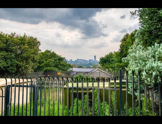 LAND FOR SALE IN BRYANSTON